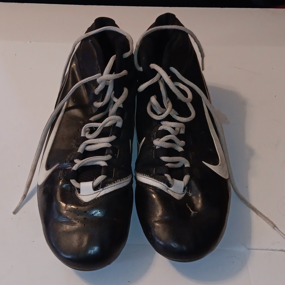 Nike Men's Athletic Shoes Black with White Swoosh